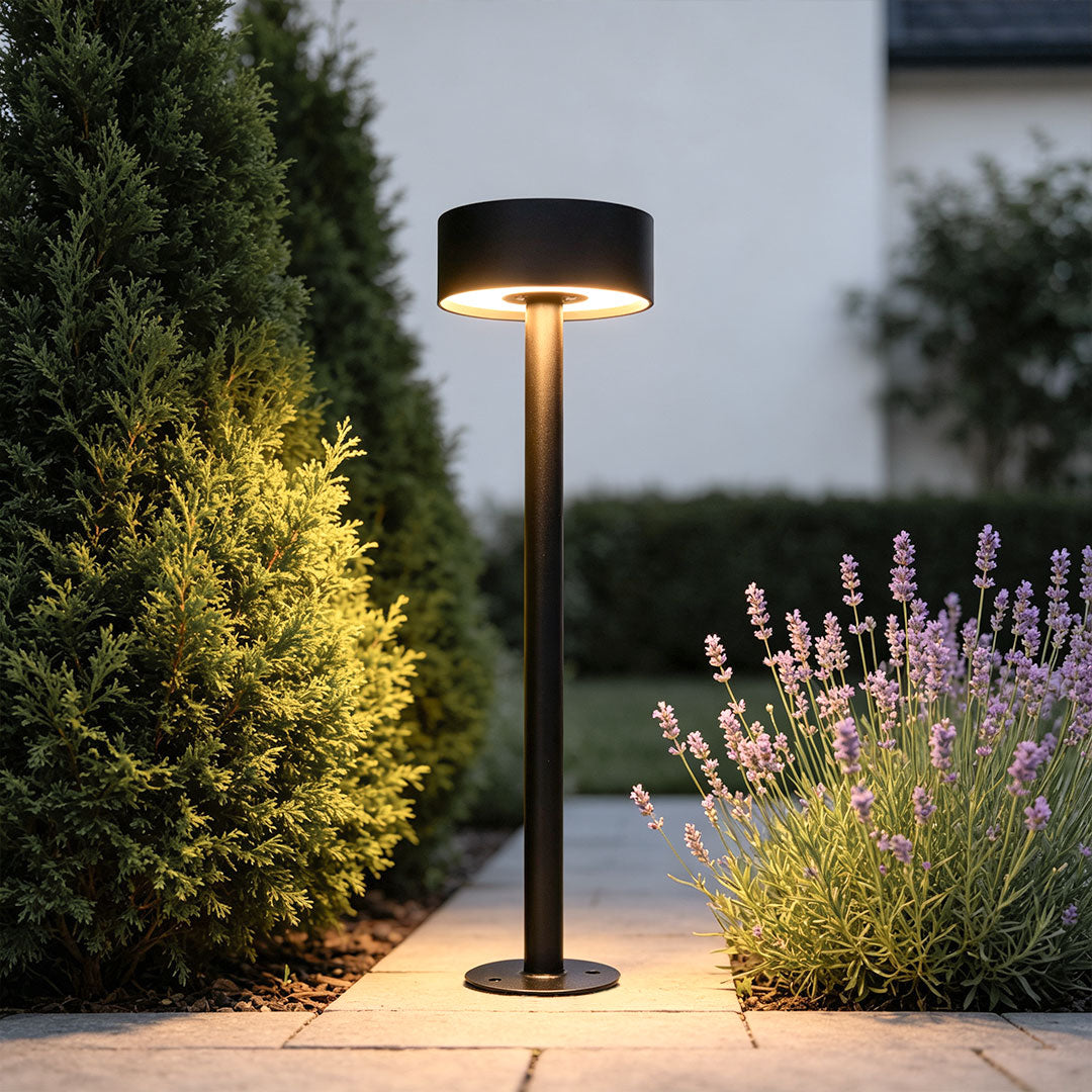 Sleek Black Minimalist LED Pathway Lights for Outdoor Landscaping Decor