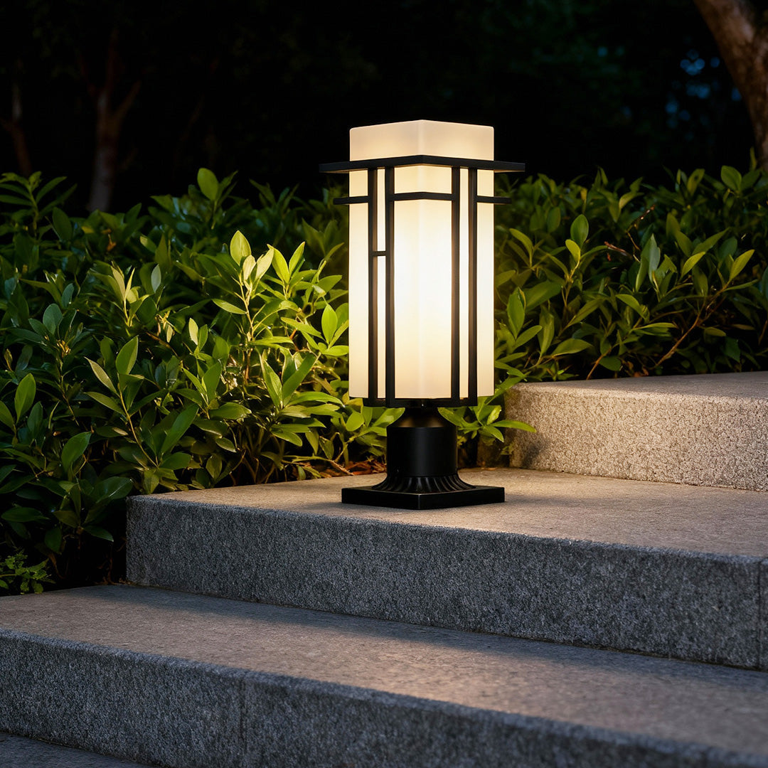 Black Retro Aluminum Frosted Glass Path Lights for Outdoor Lighting
