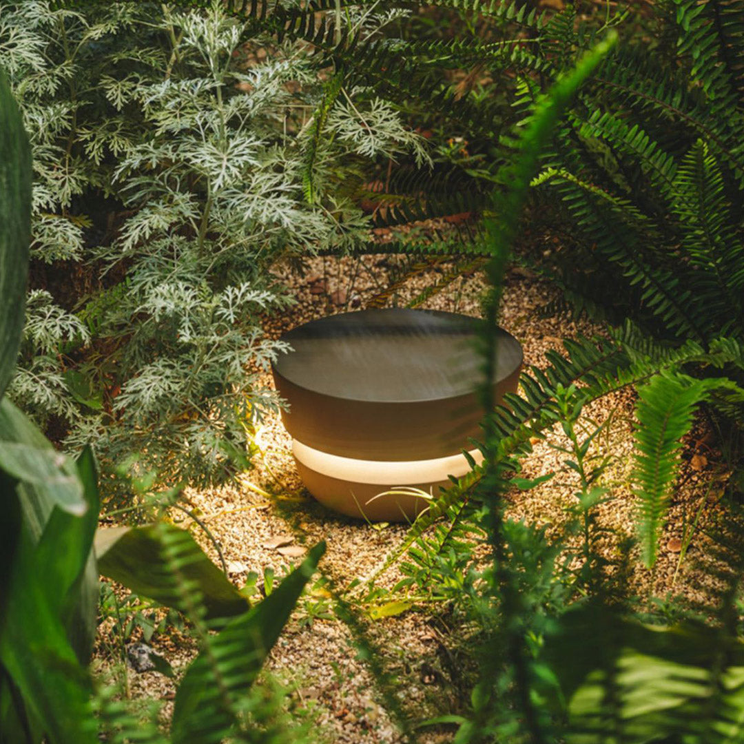 Sleek Black Minimalist Pathway Lights for Outdoor Lawn and Garden Use