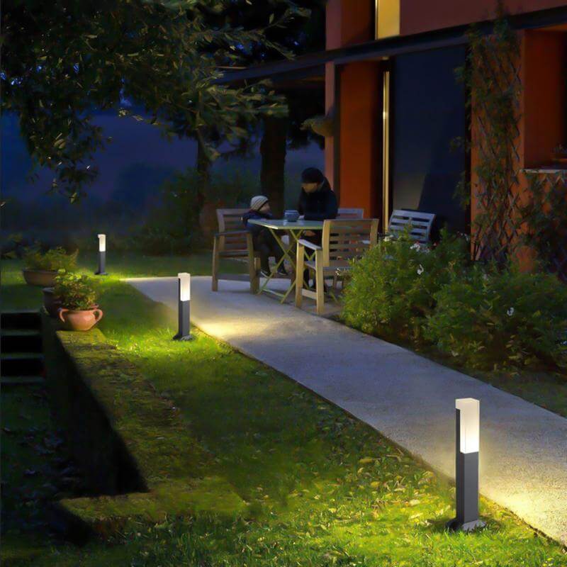 Sleek Black Aluminum Cubic LED Bollard Light for Outdoor Pathway Lighting