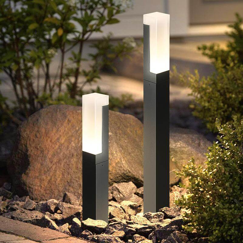 Sleek Black Aluminum Cubic LED Bollard Light for Outdoor Pathway Lighting