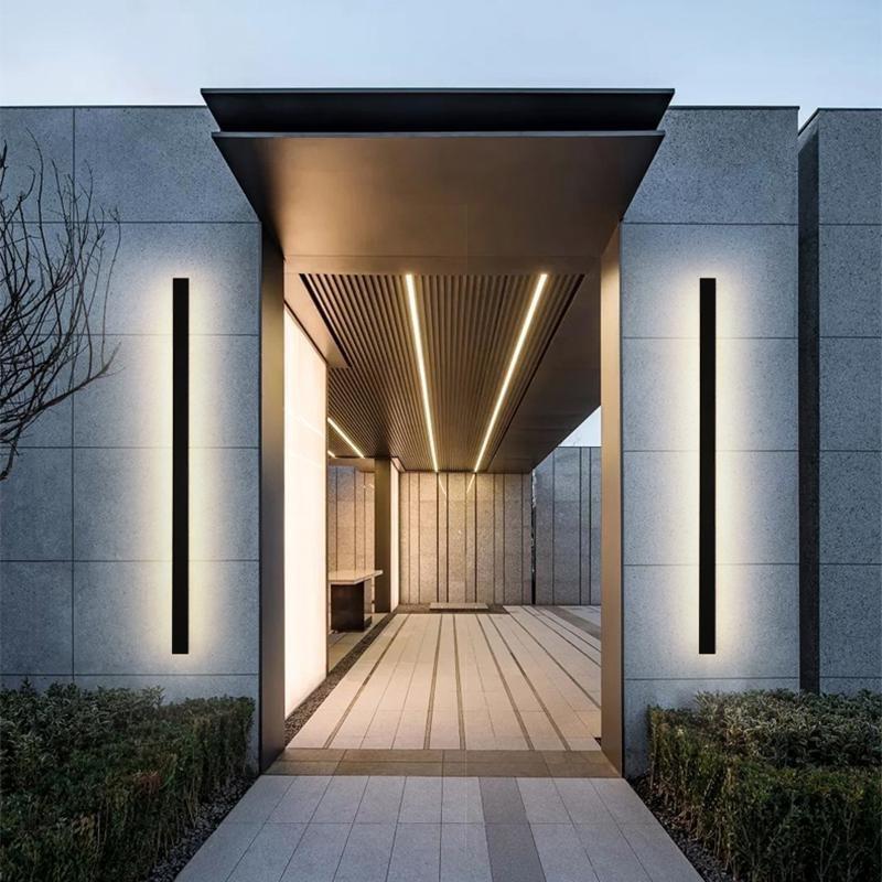 Waterproof Black Metal Linear LED Wall Sconce for Modern Outdoor Spaces