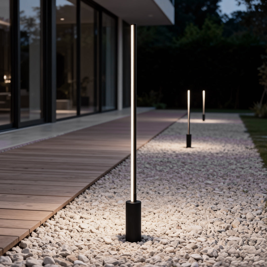Sleek Waterproof LED Linear Outdoor Floor Lamp for Patio & Garden Lighting