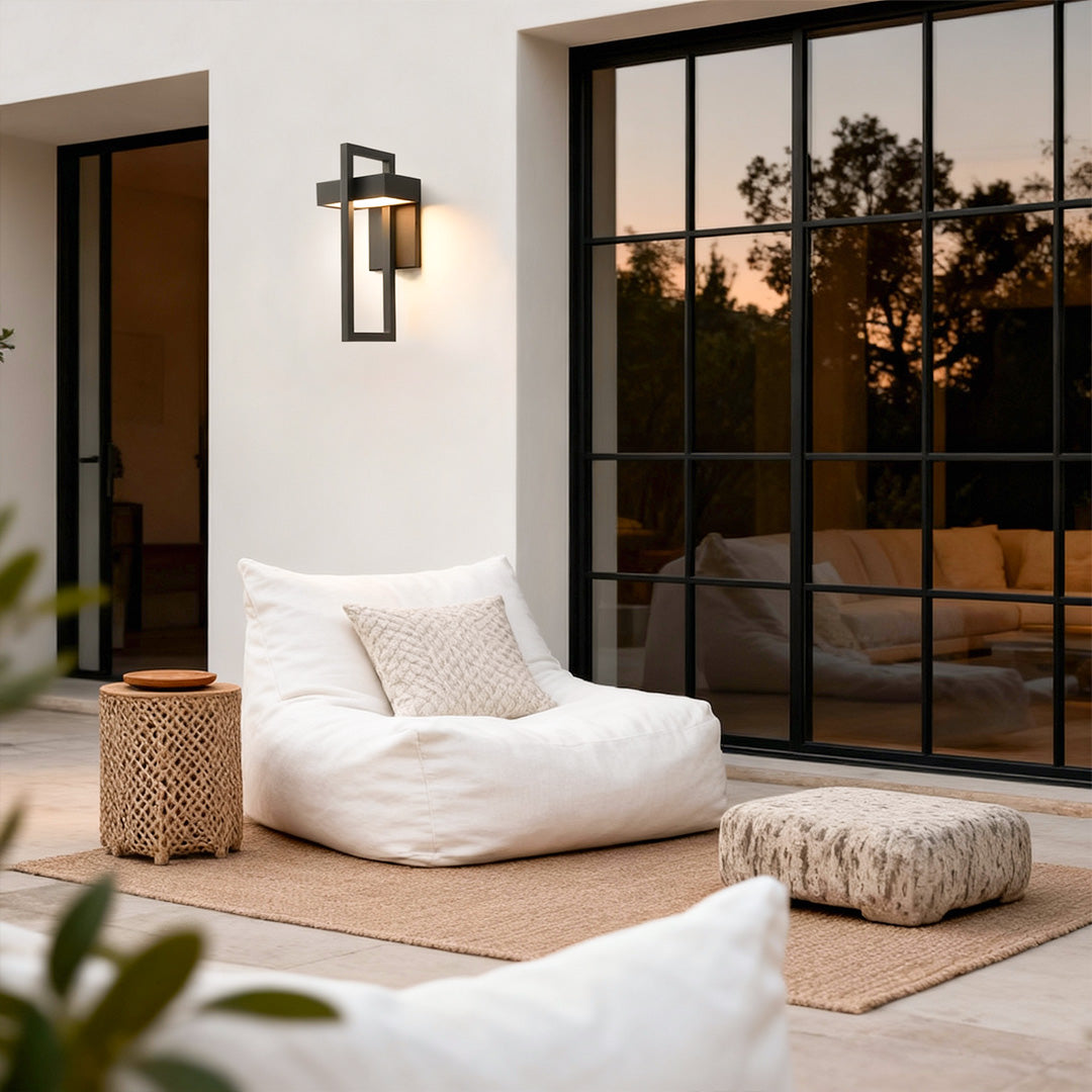 Sleek Black Rectangular LED Outdoor Wall Sconce for Modern Patios
