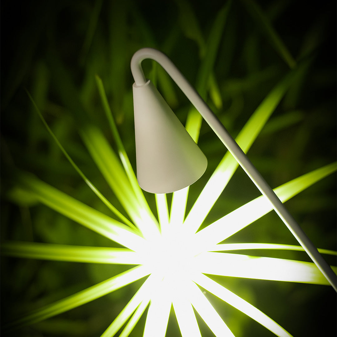 Stylish Waterproof Metal LED Pathway Lights for Outdoor Garden Lighting