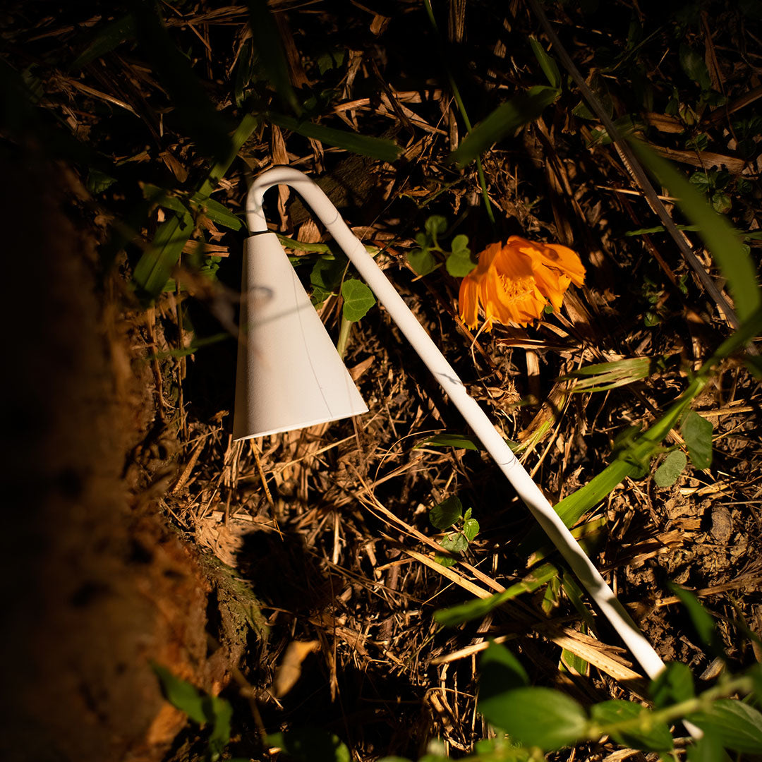Stylish Waterproof Metal LED Pathway Lights for Outdoor Garden Lighting