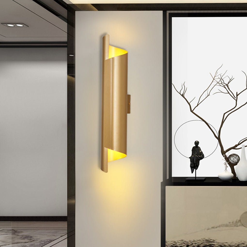 Chic Curved Metal LED Wall Lamp for Nordic Style Bedroom & Living Room