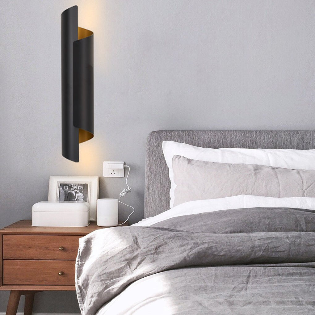 Chic Curved Metal LED Wall Lamp for Nordic Style Bedroom & Living Room