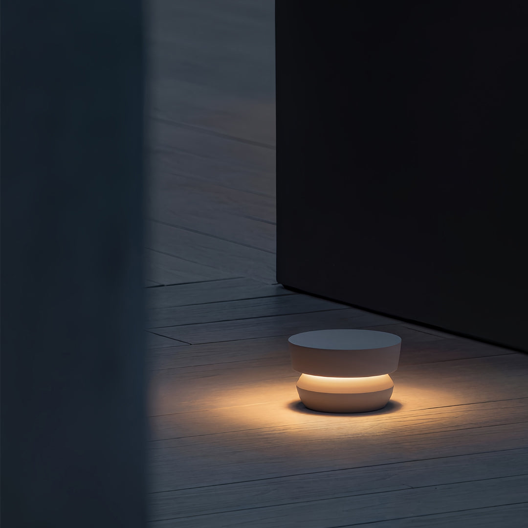 Sleek Black Minimalist Pathway Lights for Outdoor Lawn and Garden Use