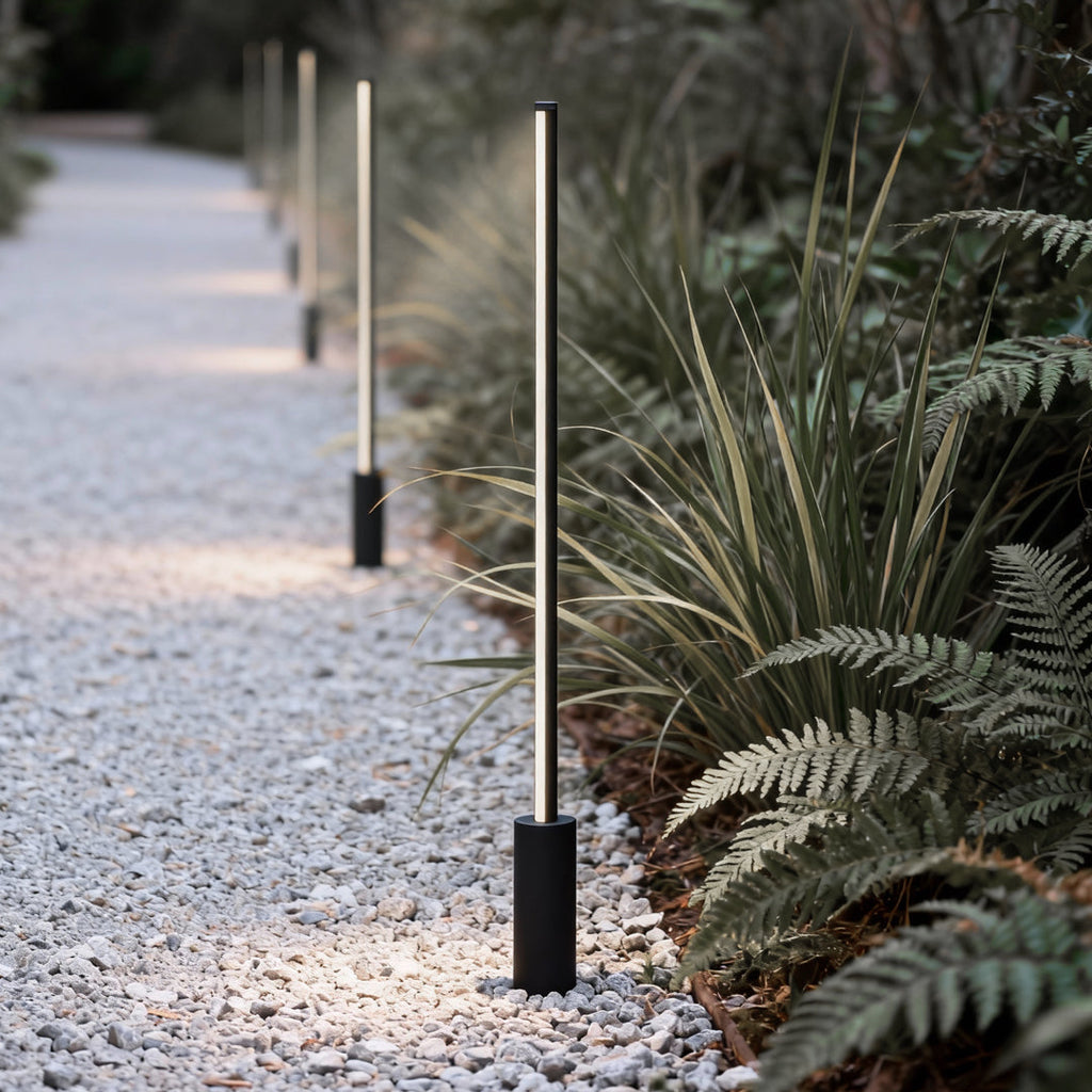 Sleek Waterproof LED Linear Outdoor Floor Lamp for Patio & Garden Lighting