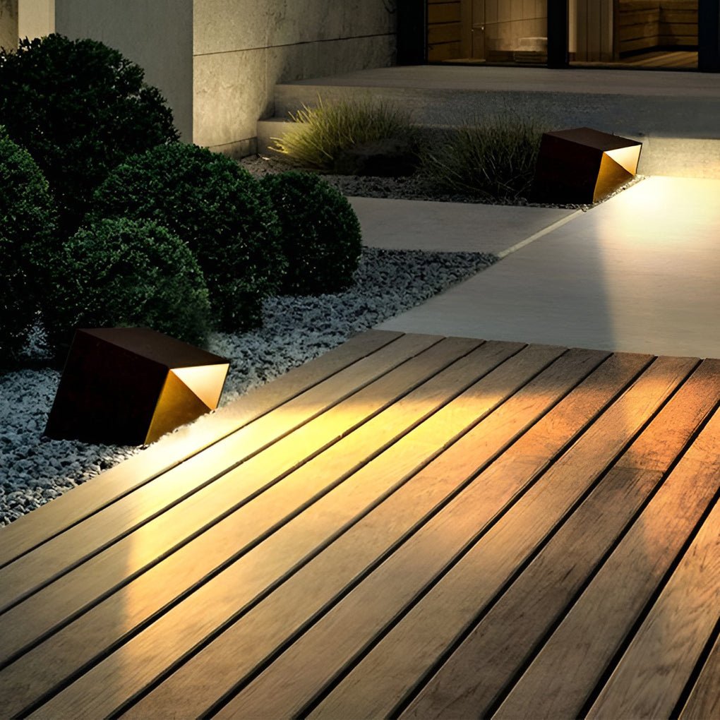 Sleek Geometric Aluminum Cube Path Light for Outdoor Landscape Lighting