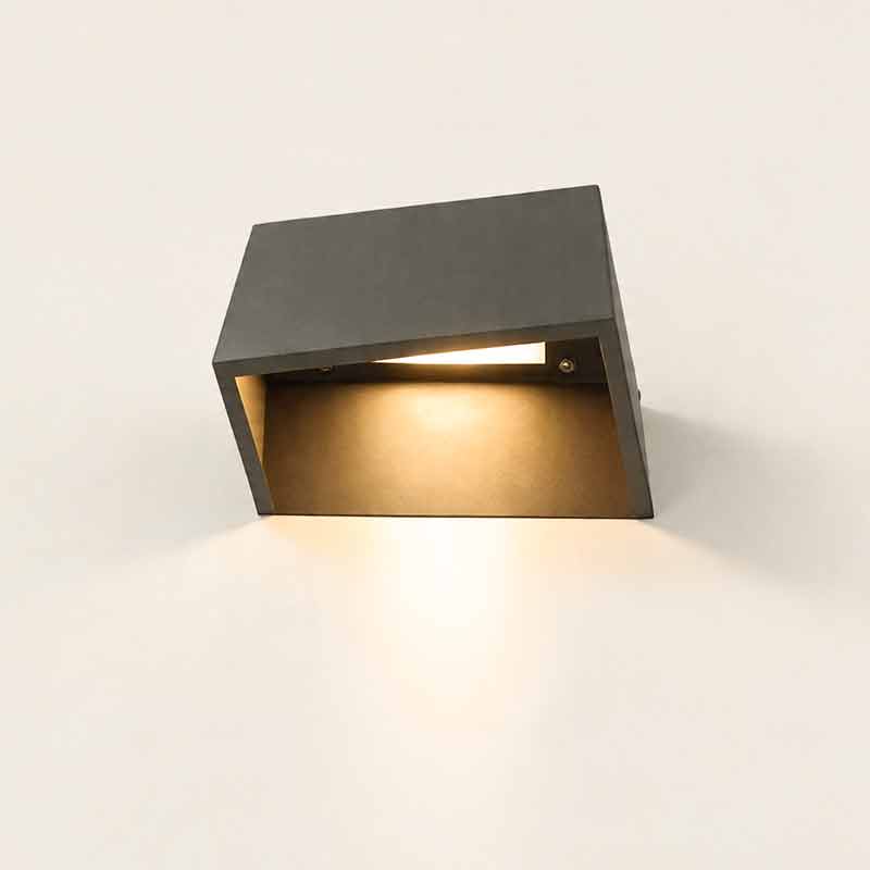 Geometric Cube Path Light - Modern Outdoor LED Fixture for Walkways