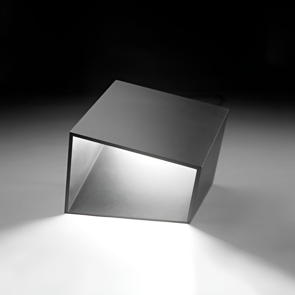 Sleek Geometric Aluminum Cube Path Light for Outdoor Landscape Lighting