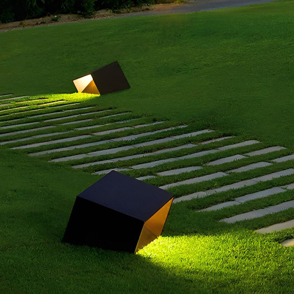 Sleek Geometric Aluminum Cube Path Light for Outdoor Landscape Lighting