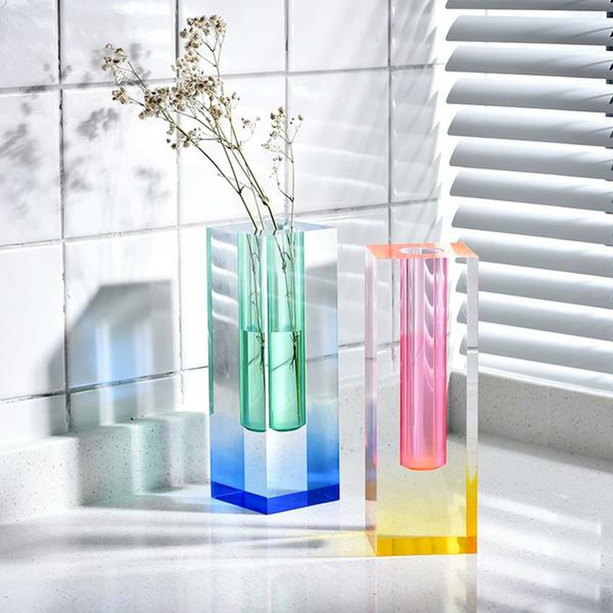 Elegant White Ceramic Fleur Vase for Modern Home Décor Accents