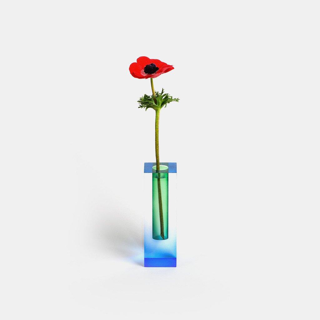 Elegant White Ceramic Fleur Vase for Modern Home Décor Accents