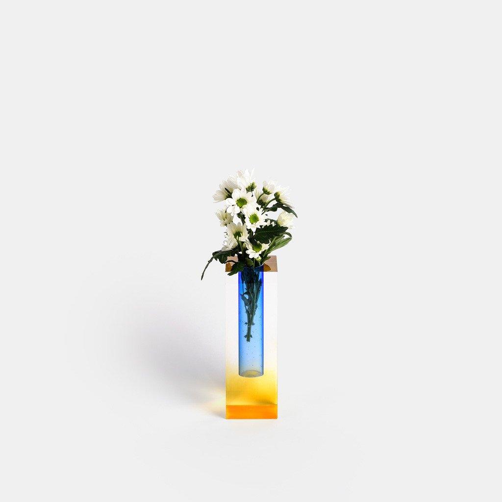 Elegant White Ceramic Fleur Vase for Modern Home Décor Accents