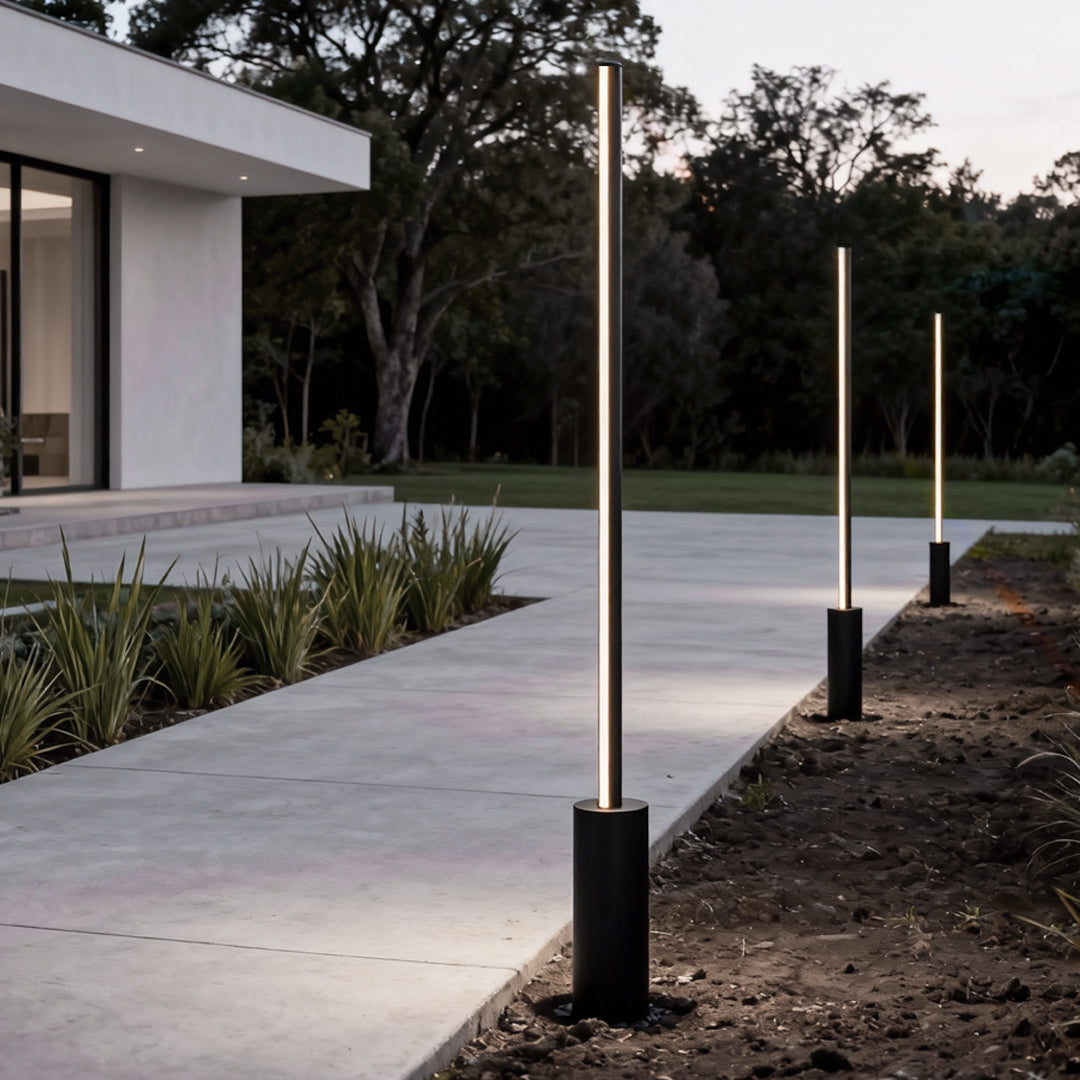 Sleek Waterproof LED Linear Outdoor Floor Lamp for Patio & Garden Lighting