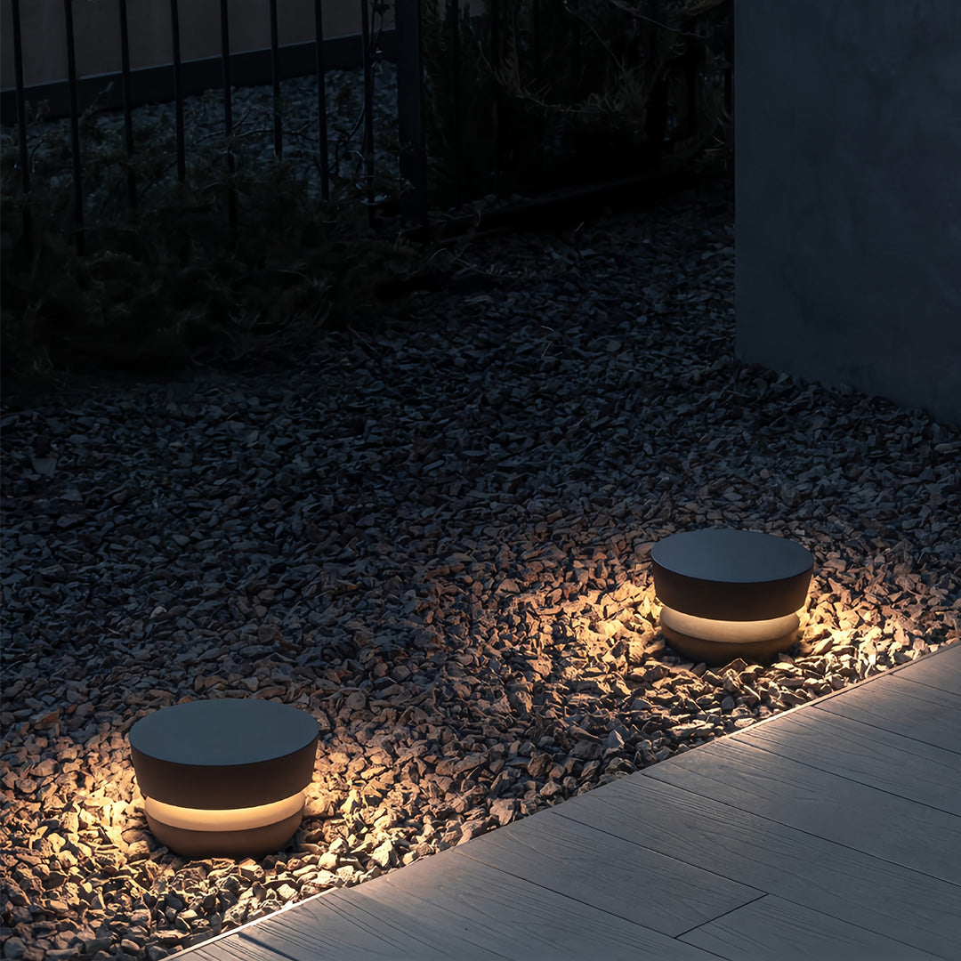 Sleek Black Minimalist Pathway Lights for Outdoor Lawn and Garden Use