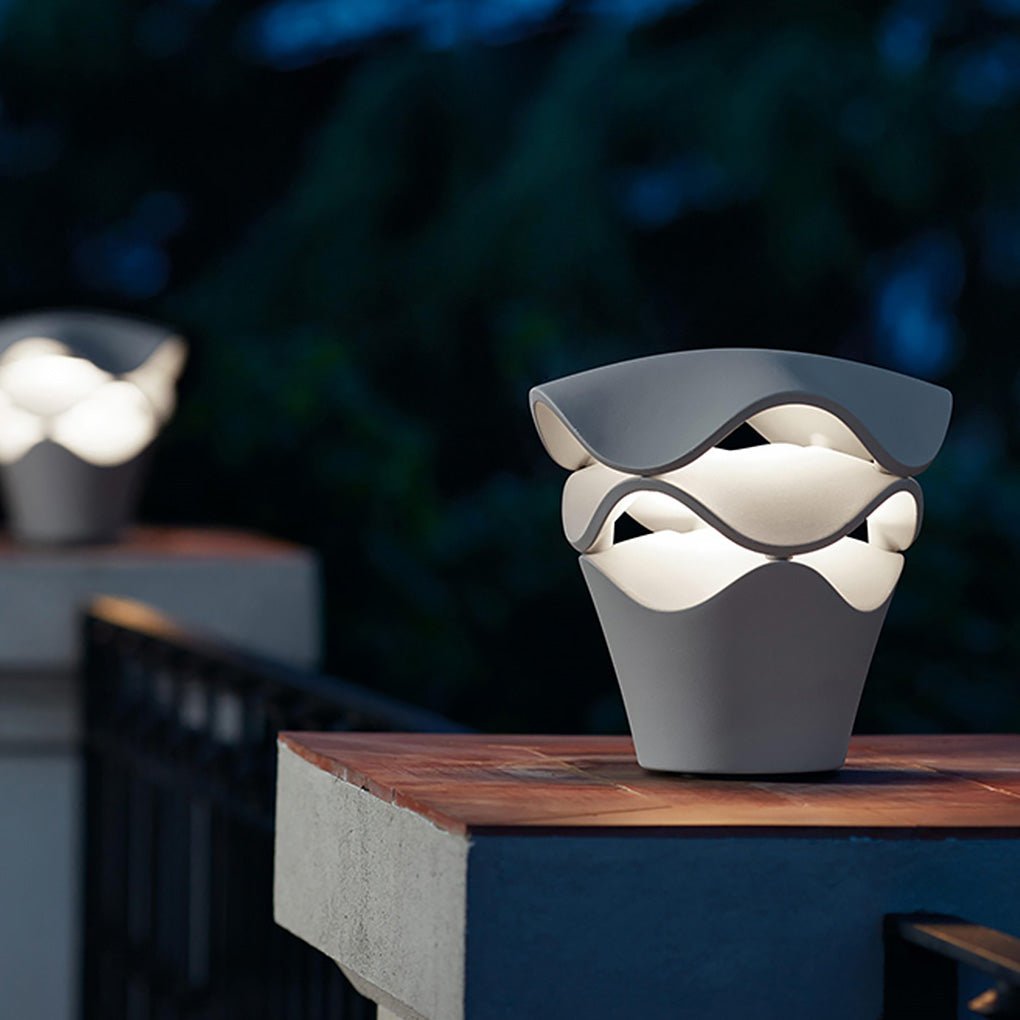 Modern Wave Design Waterproof Outdoor Path Light for Garden or Walkway