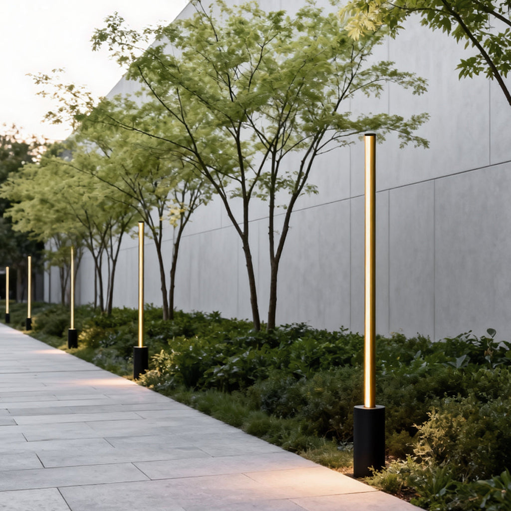 Sleek Waterproof LED Linear Outdoor Floor Lamp for Patio & Garden Lighting