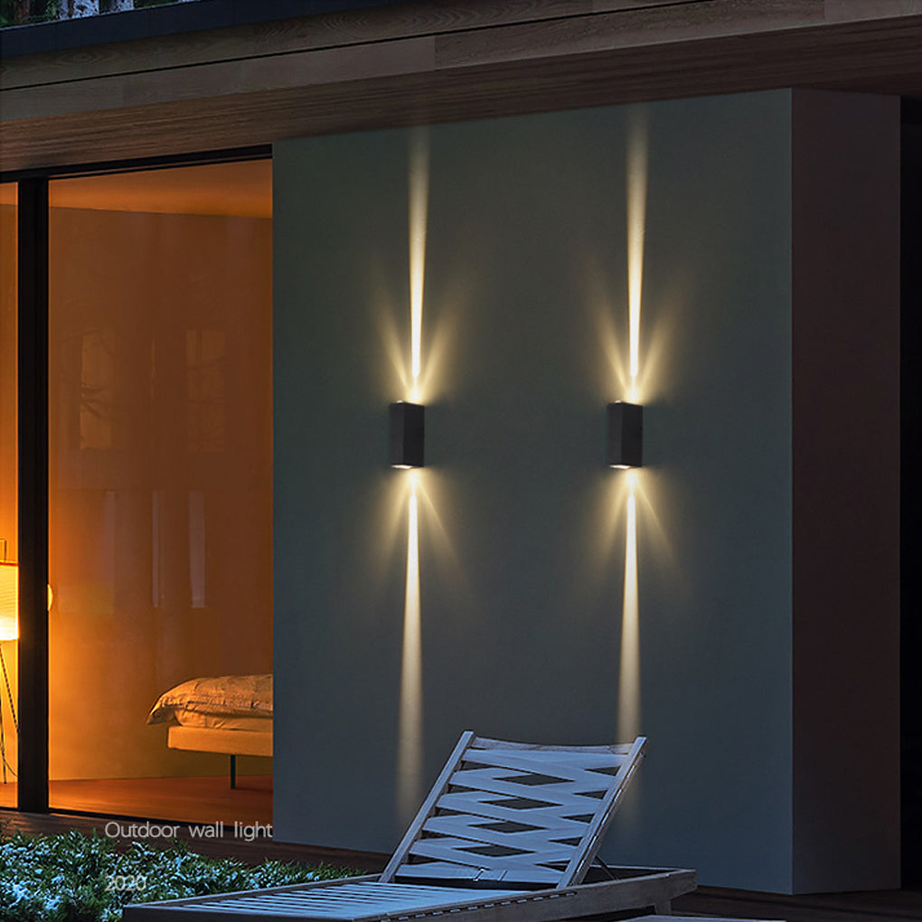 Sleek Black Dual-Beam Waterproof Outdoor Wall Sconce for Modern Exteriors