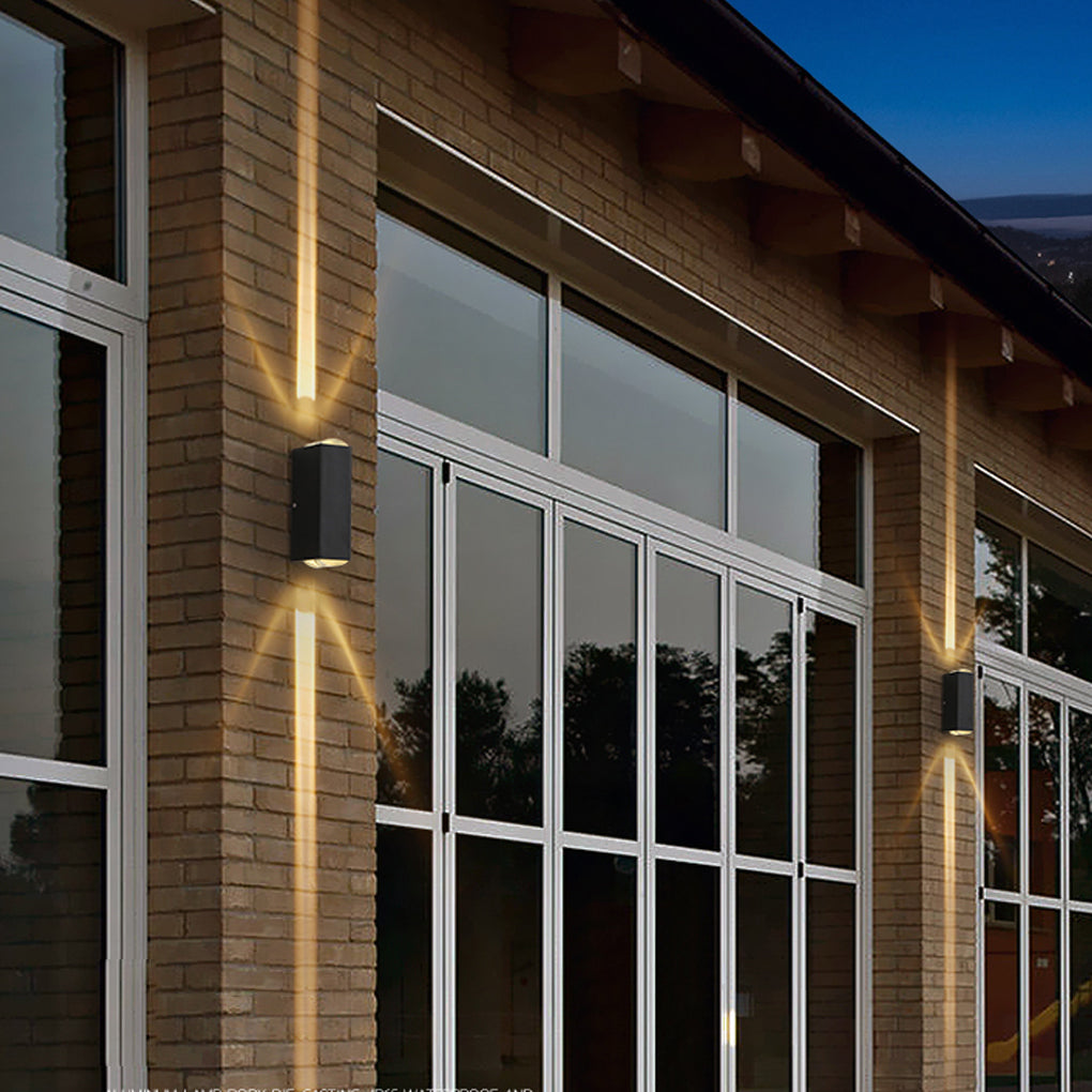 Sleek Black Dual-Beam Waterproof Outdoor Wall Sconce for Modern Exteriors