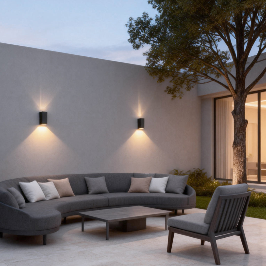 Sleek Black Dual-Beam Waterproof Outdoor Wall Sconce for Modern Exteriors