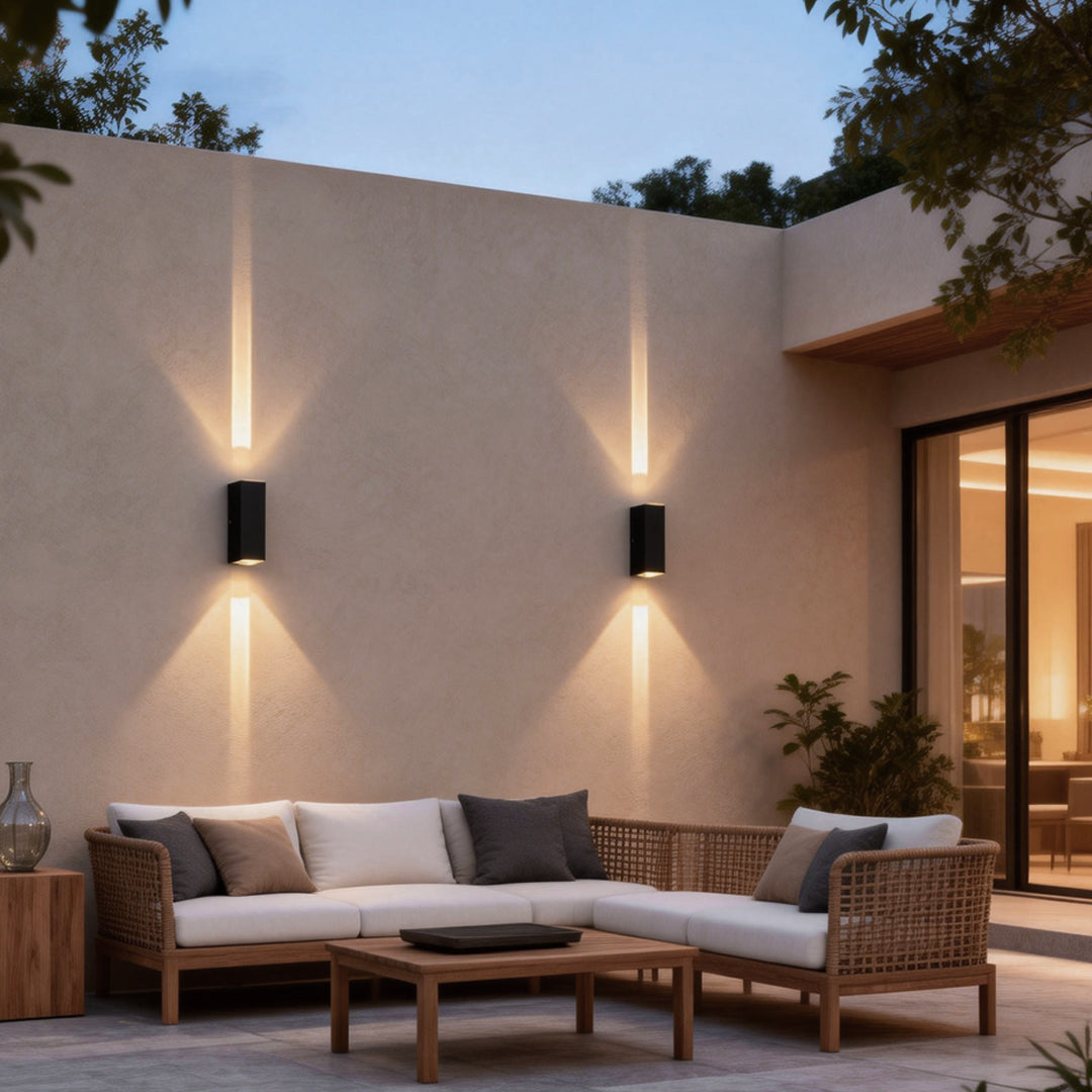 Sleek Black Dual-Beam Waterproof Outdoor Wall Sconce for Modern Exteriors