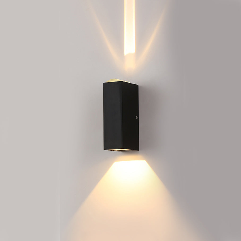 Sleek Black Dual-Beam Waterproof Outdoor Wall Sconce for Modern Exteriors