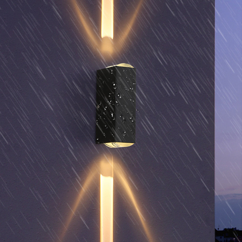 Sleek Black Dual-Beam Waterproof Outdoor Wall Sconce for Modern Exteriors