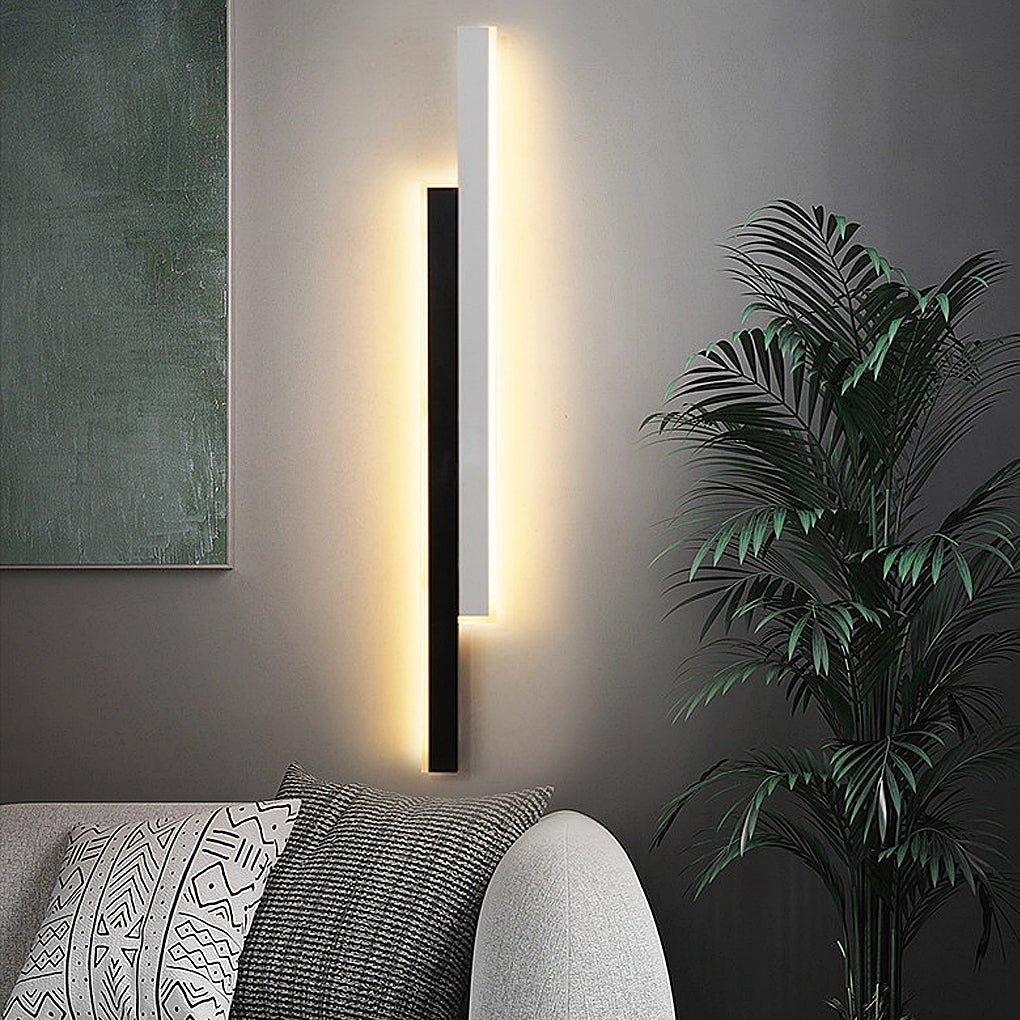 Minimalist White Dual-Strip LED Wall Sconce for Modern Interiors