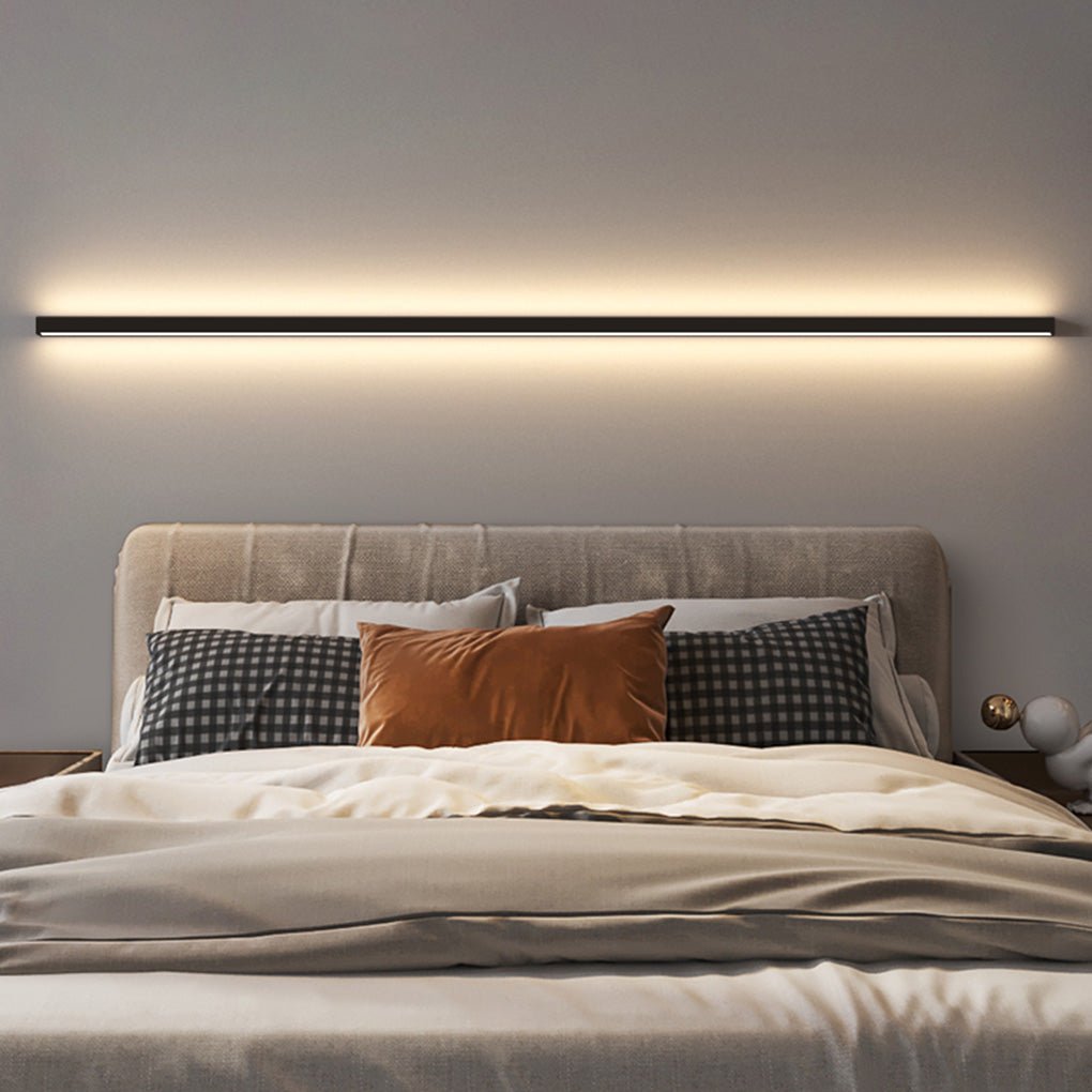 Sleek Black Aluminum Linear Wall Sconce for Modern Living Room Décor