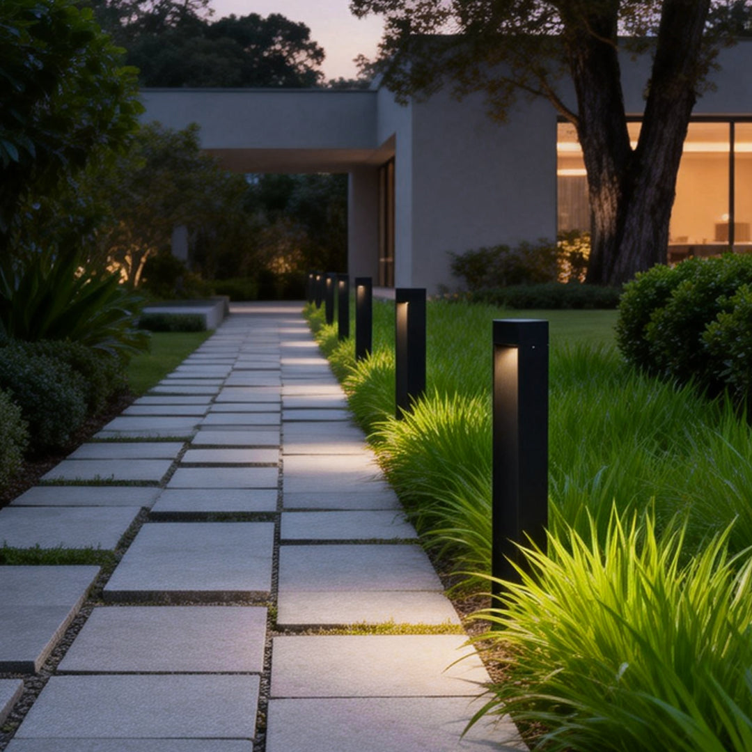 Modern Black LED Lawn Bollard Light for Outdoor Garden Illumination