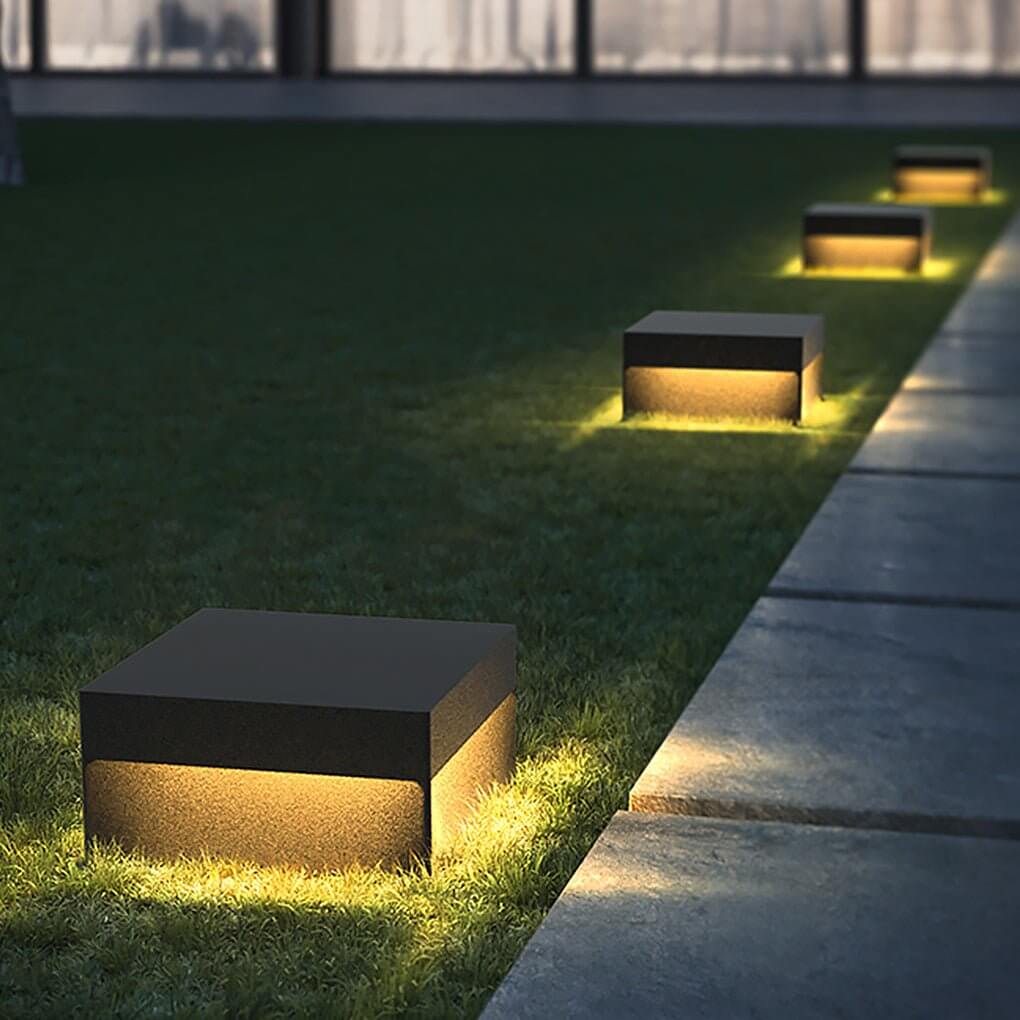 Modern Black Waterproof Square Pillar Outdoor Lighting for Fences