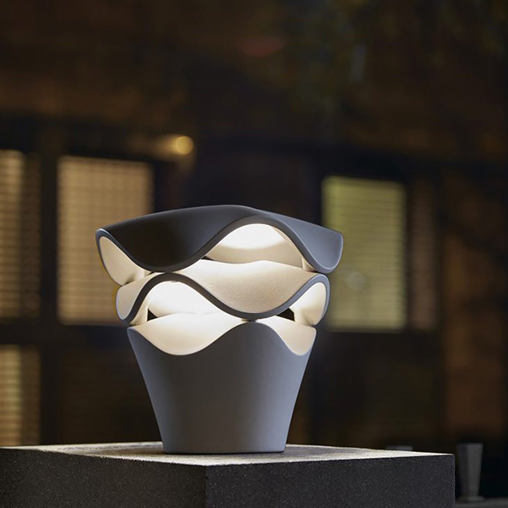 Modern Wave Design Waterproof Outdoor Path Light for Garden or Walkway