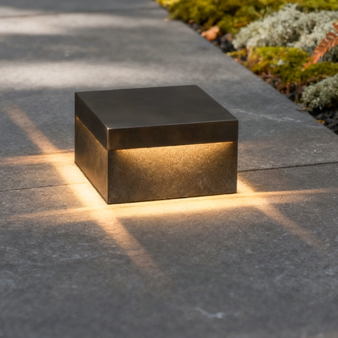 Modern Black Waterproof Square Pillar Outdoor Lighting for Fences
