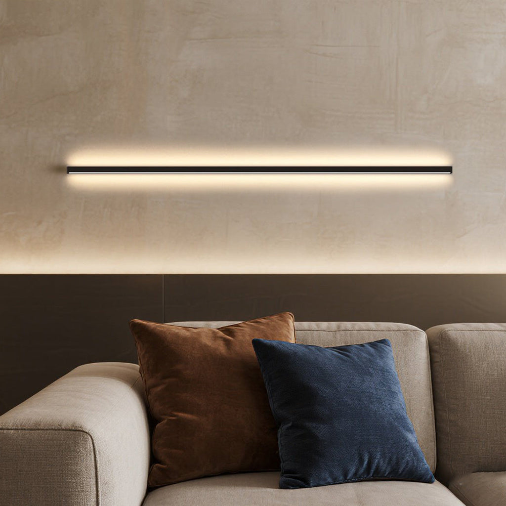 Sleek Black Aluminum Linear Wall Sconce for Modern Living Room Décor