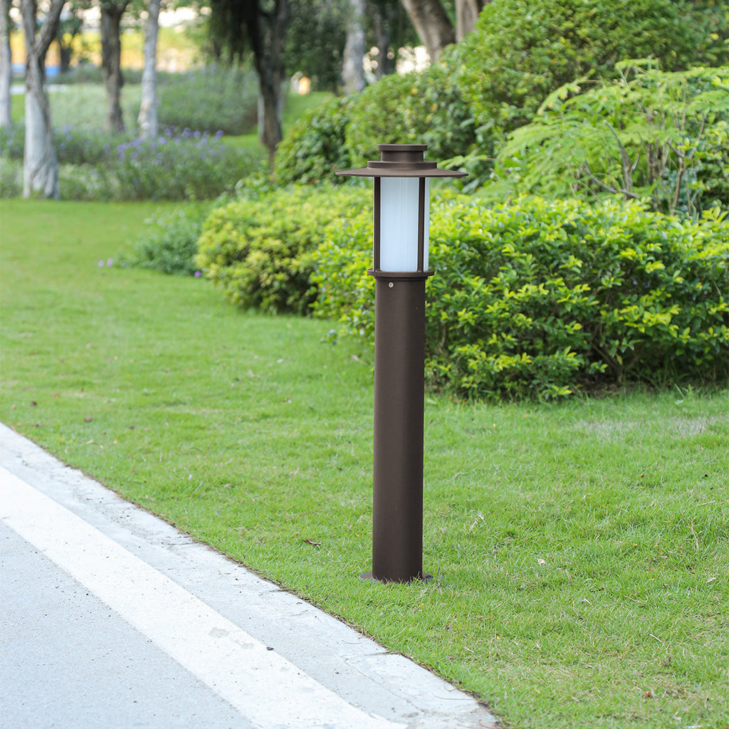 Sleek Black Metal LED Pathway Lights for Outdoor Garden Walkways