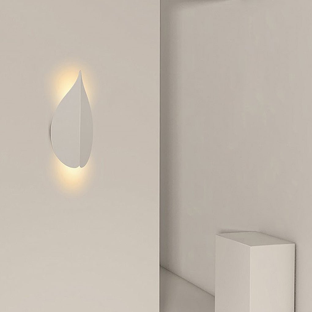 Elegant Warm White Leaf-Shaped Wall Sconces for Modern Living Spaces