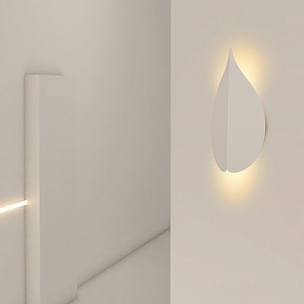Elegant Warm White Leaf-Shaped Wall Sconces for Modern Living Spaces