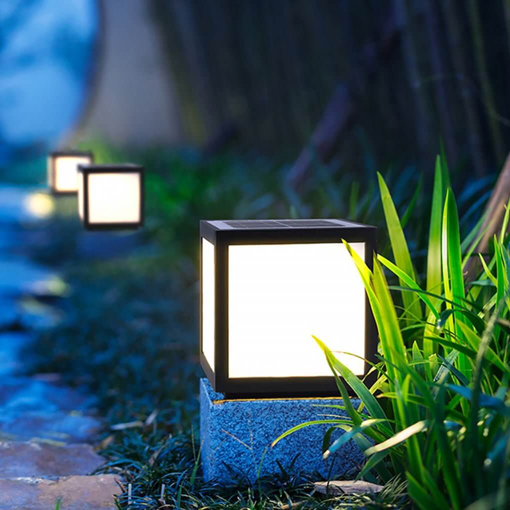 Modern Black Metal Square Pillar Outdoor LED Lighting Fixture