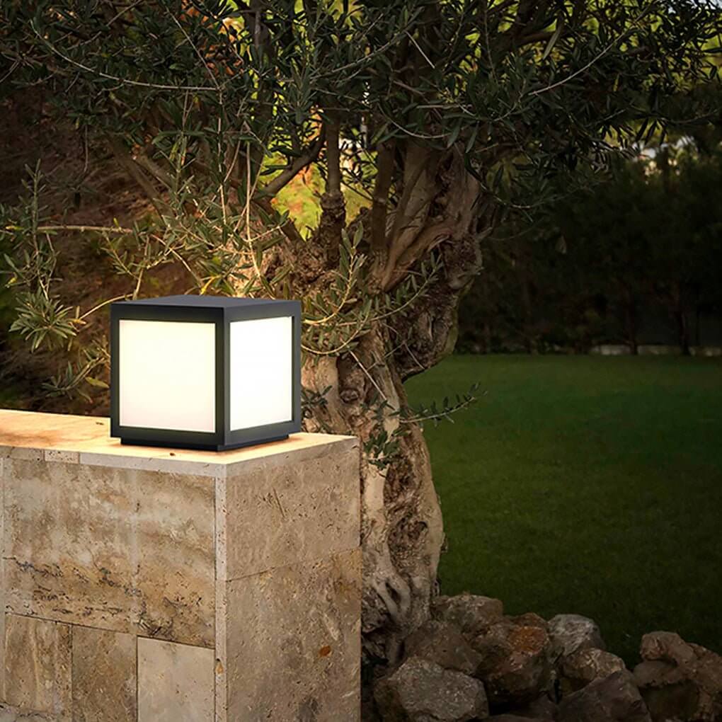 Modern Black Metal Square Pillar Outdoor LED Lighting Fixture