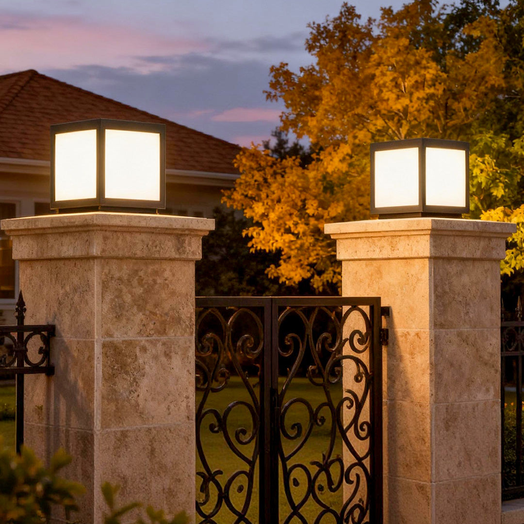 Modern Black Metal Square Pillar Outdoor LED Lighting Fixture