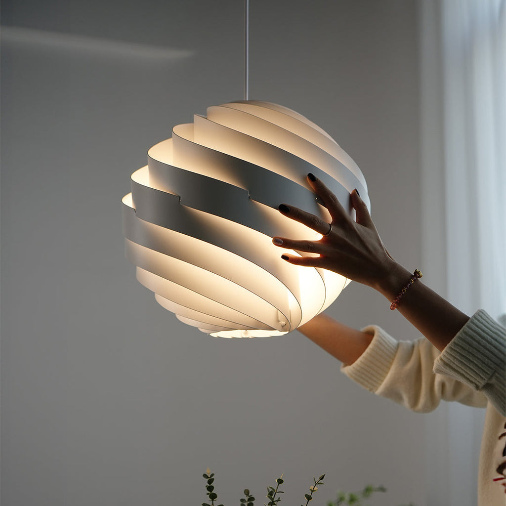 Nordic Swirl Pendant Light - Artistic Metal Ceiling Fixture for Living Room