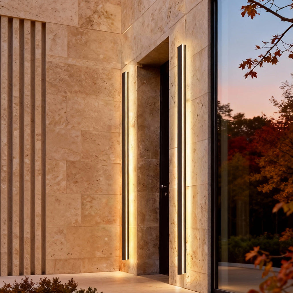 Minimalist Black LED Linear Outdoor Wall Sconce for Patio Garden Lighting