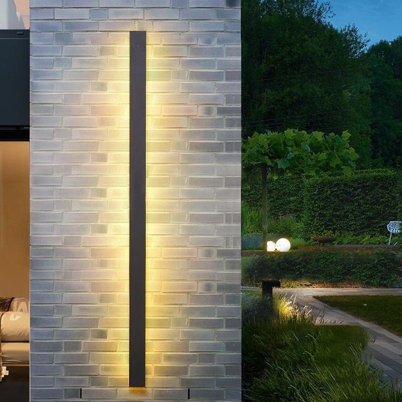 Minimalist Black LED Linear Outdoor Wall Sconce for Patio Garden Lighting