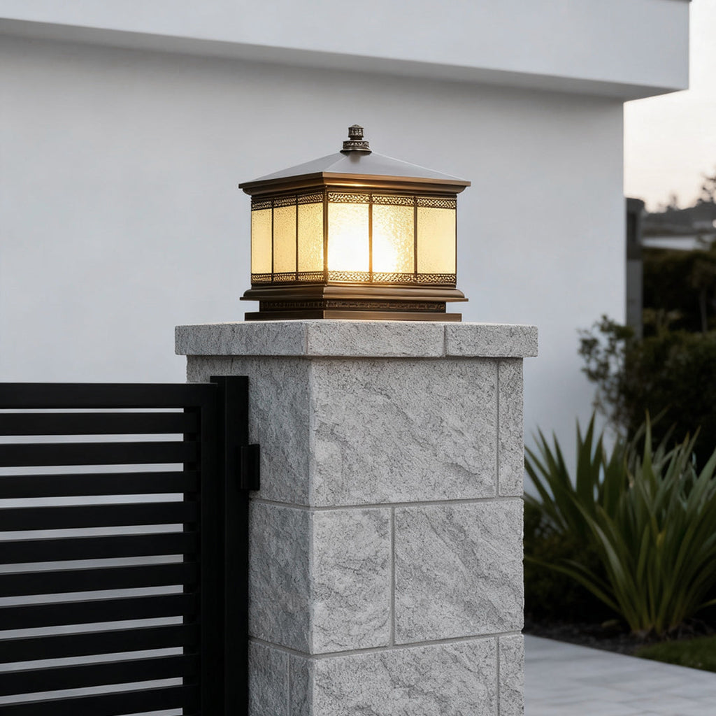 Vintage Copper Solar-Fueled Outdoor Gate Pillar Light for Fences