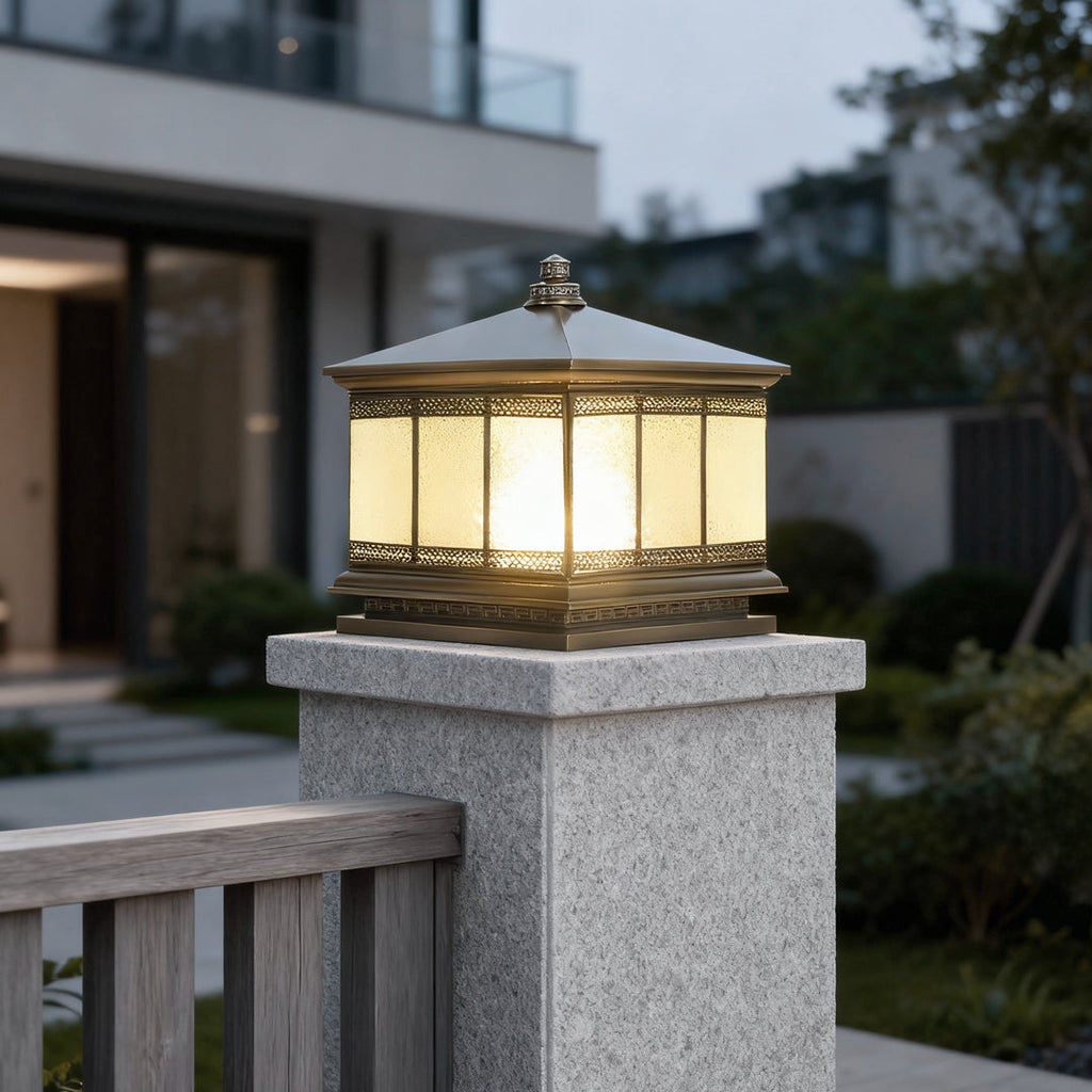 Vintage Copper Solar-Fueled Outdoor Gate Pillar Light for Fences